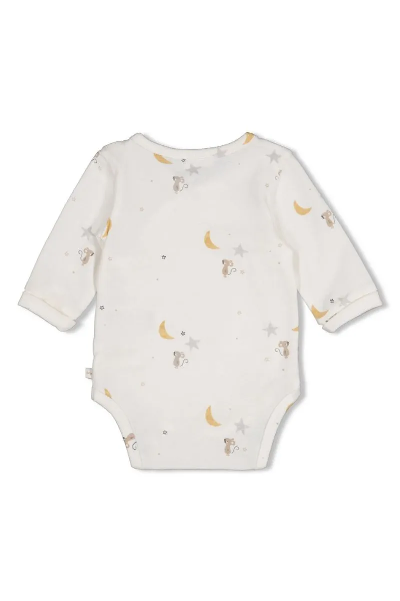 Feetje wikkelromper AOP Over The Moon For You in offwhite, met wikkelsluiting en all-over print